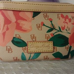 dooney and Bourke wristlet
